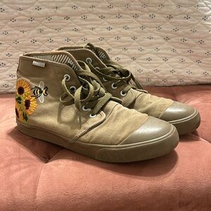 BANGS olive green high tops size 8.5.